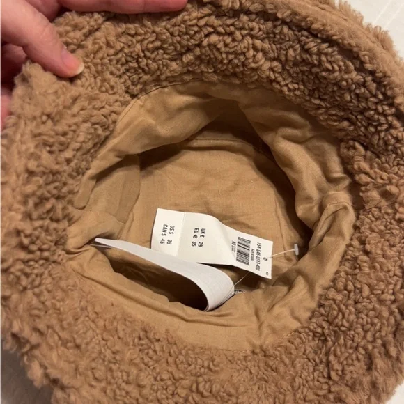 Abercrombie & Fitch Sherpa
Bucket Hat - Picture 5 of 6